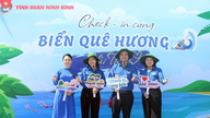 ចូលរួមជាមួយក្រុម "អាវពណ៌ខៀវ" នៅពេលពួកគេចុះឈ្មោះចូលនៅឆ្នេរស្រុកកំណើតរបស់ពួកគេ។