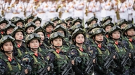 Les diplômés ayant obtenu une mention d'excellence dans des programmes civils peuvent être promus au grade de premier lieutenant lors de leur engagement dans l'armée.