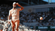Novak Djokovic slår Federers rekord på Roland Garros: Bag denne historiske milepæl ligger en "rød alarm".