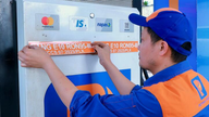 Priserne på E10-benzin er faldet kraftigt forud for massesalget og er nu 494 VND/liter lavere end RON95.