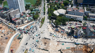 Hanoi: Liikennejärjestelyjä La Thanhin ja Nguyen Chi Thanhin risteyksessä metrolinja 5:n rakentamisen helpottamiseksi.