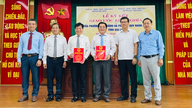 Quy Nhon Dongin ja Dien Hongin kaksi holhoussuojelijaa allekirjoittivat sisarkuntasopimuksen.