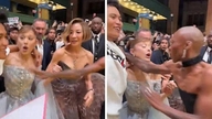 Ariana Grande była molestowana na czerwonym dywanie.