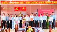 Tan Tapin kunnan puoluekomitea ottaa haltuunsa Dong Thanhin lukion puolueosaston.