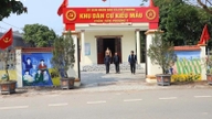 Berkenaan penggabungan kampung dan kawasan perumahan, pendapat terkini daripada Ninh Binh mencadangkan bahawa seorang daripada tiga bekas pegawai kampung mungkin dikekalkan untuk bekerja di kampung baharu itu.