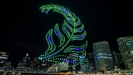 โดรนเกือบ 90 ลำ "โปรยปรายลงมา" ในงานเทศกาล Vivid Sydney
