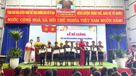 Niezwykła ceremonia ukończenia szkoły: najlepsi uczniowie otrzymują w prezencie rzadkie gatunki roślin.