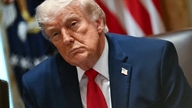 Konflikt na Blízkém východě: Trump hrozí „zničením“ spojenců v Perském zálivu.