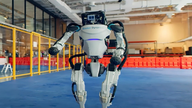 2026-os világbajnokság: Humanoid robotok mutatják be profi futballtudásukat.