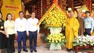 Der stellvertretende Vorsitzende des Zentralkomitees der Vaterländischen Front Vietnams, Nguyen Phi Long, besuchte die Veranstaltung und überbrachte seine Glückwünsche zum Geburtstag Buddhas im Jahr 2026 (Buddha-Geburtstag 2570 nach dem buddhistischen Kalender).