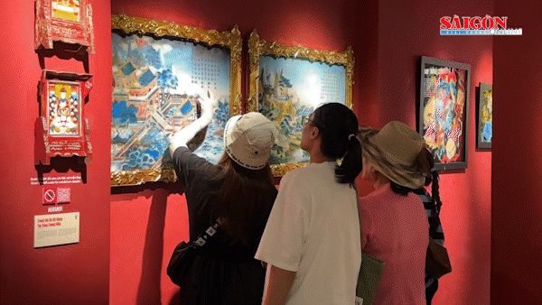 La exposición "Historia del Sur en Vidrio", un elemento cultural tradicional, está atrayendo a los jóvenes.