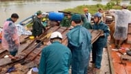 I U Minh kollapset mange hus eller fikk takene blåst av på grunn av tornadoen.
