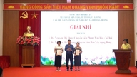 พิธีมอบรางวัลการประกวดเรียงความหัวข้อการปกป้องรากฐานทางอุดมการณ์ของพรรคในตำบลจวงเดือง