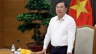 Vicepremierminister Pham Gia Tuc beordrer fjernelse af hindringer for tekstil- og fodtøjsindustrien.