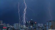 Las provincias y las ciudades están respondiendo de forma proactiva a las fuertes lluvias, las inundaciones repentinas y los deslizamientos de tierra.