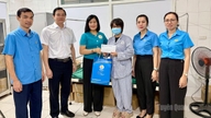 สมาพันธ์แรงงานทั่วไปแห่งเวียดนามมอบของขวัญให้แก่สมาชิกสหภาพแรงงานที่ป่วยหนักในเมืองตวนกวาง