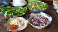 Hidangan khas Vietnam Tengah ini memiliki tampilan yang unik dan dipuji karena rasanya lebih manis dan lebih lezat daripada ayam.