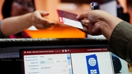 Japan hæver visumgebyrer og implementerer online indrejsescreening.