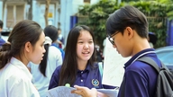 Hanoi: Yhden ehdokkaan todettiin rikkoneen vieraiden kielten kokeen sääntöjä.