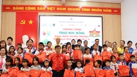 កម្មវិធី "ជួយកុមារទៅសាលារៀន" គាំទ្រដល់សិស្សានុសិស្សដែលមានជីវភាពខ្វះខាតនៅក្នុងឃុំឌឹកត្រុង។