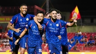 CAHN vs. Becamex TPHCM: De nye mestre bekræfter deres styrke i trofæløftningsfesten på Hang Day Stadium.