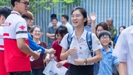 Nervös betreten Schüler in Hanoi die Mathematikprüfung für die Aufnahmeprüfung zur 10. Klasse.