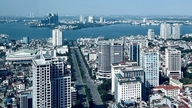 Hanoi peruuttaa luvat useille hylätyille tai hitaasti kehittyville liike-, toimisto- ja hotellihankkeille.