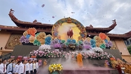 Buddhas fødselsdagsfest, buddhistisk kalender 2570: Gør livet bedre med medfølelsens lampe