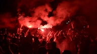 La capitale francese è piombata nel caos dopo la vittoria del PSG nel campionato europeo.
