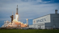SpaceX ឈ្នះកិច្ចសន្យារាប់ពាន់លានដុល្លារ សហរដ្ឋអាមេរិកសាងសង់ផ្កាយរណប «ភ្នែកមើលឃើញទាំងអស់» ដើម្បីតាមដានគោលដៅដែលហោះចេញពីគន្លងតារាវិថី