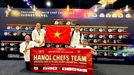 En kok fra Hanoi vinder to bronzemedaljer, der deltager i international konkurrence for første gang.