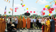 Et stort antal munke, nonner og buddhistiske tilhængere deltog i den store Buddhas fødselsdagsfest (buddhistisk kalender 2570) ved Tung Lam Ngoc Am-pagoden.