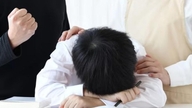 시험 스트레스로 인해 아이들이 불안과 우울증에 시달리기 쉽습니다. 부모는 어떻게 해야 할까요?