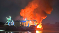 En fiskerbåd brød i brand tidligt om morgenen og forårsagede skader for anslået 1,2 milliarder VND.