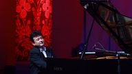 A encantadora interpretação ao piano do artista polonês cativou o público de Hanói.