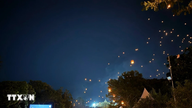 Vesak-fest: Tusindvis af lanterner, der bærer fredsbudskaber, oplyser himlen.