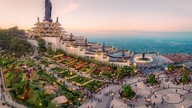 اقتراح بزيادة رسوم الدخول إلى جبل با دين إلى 20,000 دونغ فيتنامي للشخص الواحد.