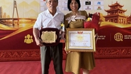 Le certificat de « Personne exemplaire, acte de bravoure dans le domaine humanitaire » décerné à M. Nguyen Tien Nam a été révoqué.