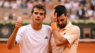 Novak Djokovic falder fra verdens top 5, Nadals efterfølger slår rekorder på Roland Garros.