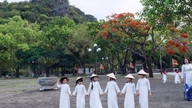 Young tourists "inaugurate" Hoa Lu Ancient Capital on International Children's Day.