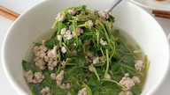 Răcoritoare și diuretică, această legumă sălbatică de vară poate fi folosită pentru a prepara numeroase preparate delicioase, perfecte pentru zilele călduroase.