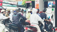 Ngày đầu bán đại trà xăng E10: Cửa hàng tuân thủ, nguồn cung ổn định