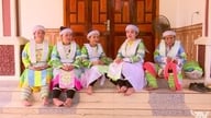 Hmong-naisten perinteisten vaatteiden säilyttäminen.