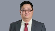 El profesor asociado Dr. Nguyen Tan Tran Minh Khang ocupa el cargo de rector de la Universidad de Tecnología de la Información.