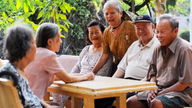Sau tuổi 60 muốn sống vui, sống khỏe: Người khôn ngoan thường giữ 8 'tài sản' này