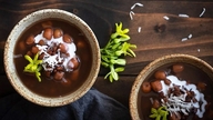 How to make nutritious red bean and lotus seed sweet soup, guaranteed to help you pass your university entrance exam.