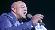 La légende de la musique Peabo Bryson est décédée.
