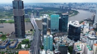 Yli 60 % Ho Chi Minh Cityyn tehdyistä suorista ulkomaisista sijoituksista, joiden määrä ylittää 2,3 miljardia Yhdysvaltain dollaria, kulkee fuusioiden ja yritysostojen kautta.