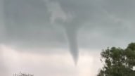Des tornades ont endommagé des maisons dans la commune de Hong Son.