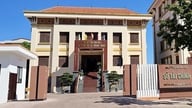 A província de Quang Tri está implementando um plano para reduzir o número de vice-diretores em seus departamentos. Qual departamento atualmente possui o maior número de vice-diretores?